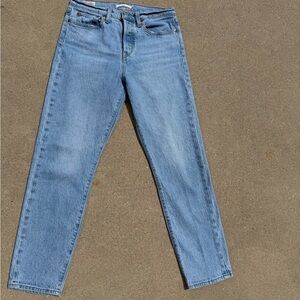 Women’s light blue Levi wedgie denim  jeans size 28 new